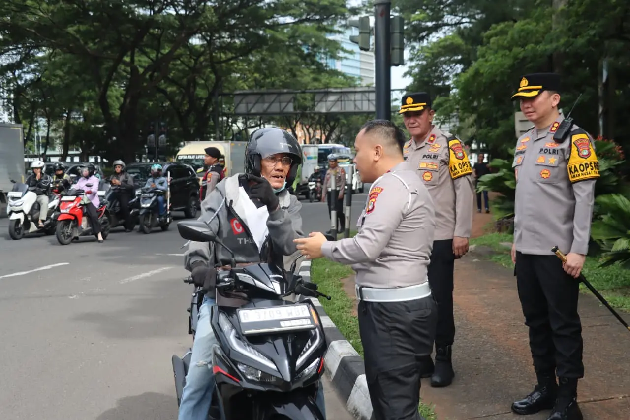 7b90fd40-9df5-4a55-bc9b-3a56b259ebef